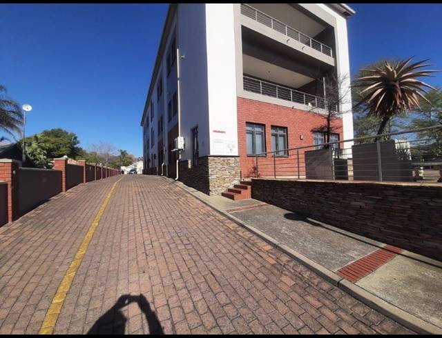 1,018M² BUILDING FOR SALE IN BO-DORP